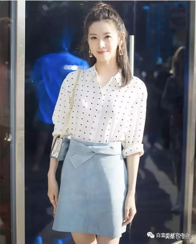 身价650亿奶茶妹妹带女儿赴剑桥留学,再传婚变