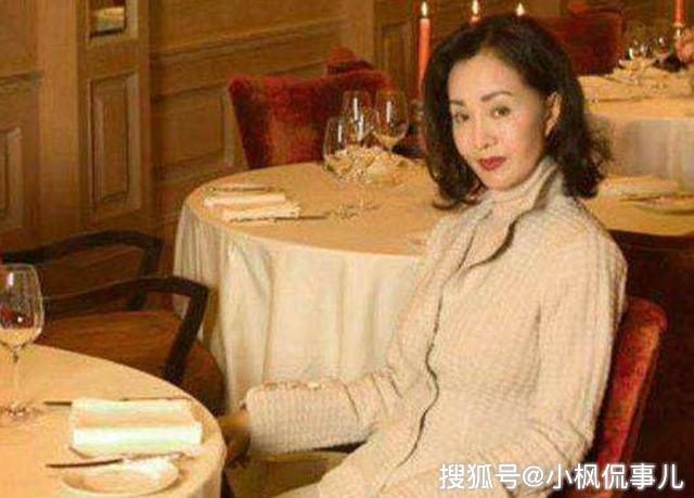 但现如今何莉莉丈夫赵世光早已离世,何莉莉就成为了这百亿家产的唯一