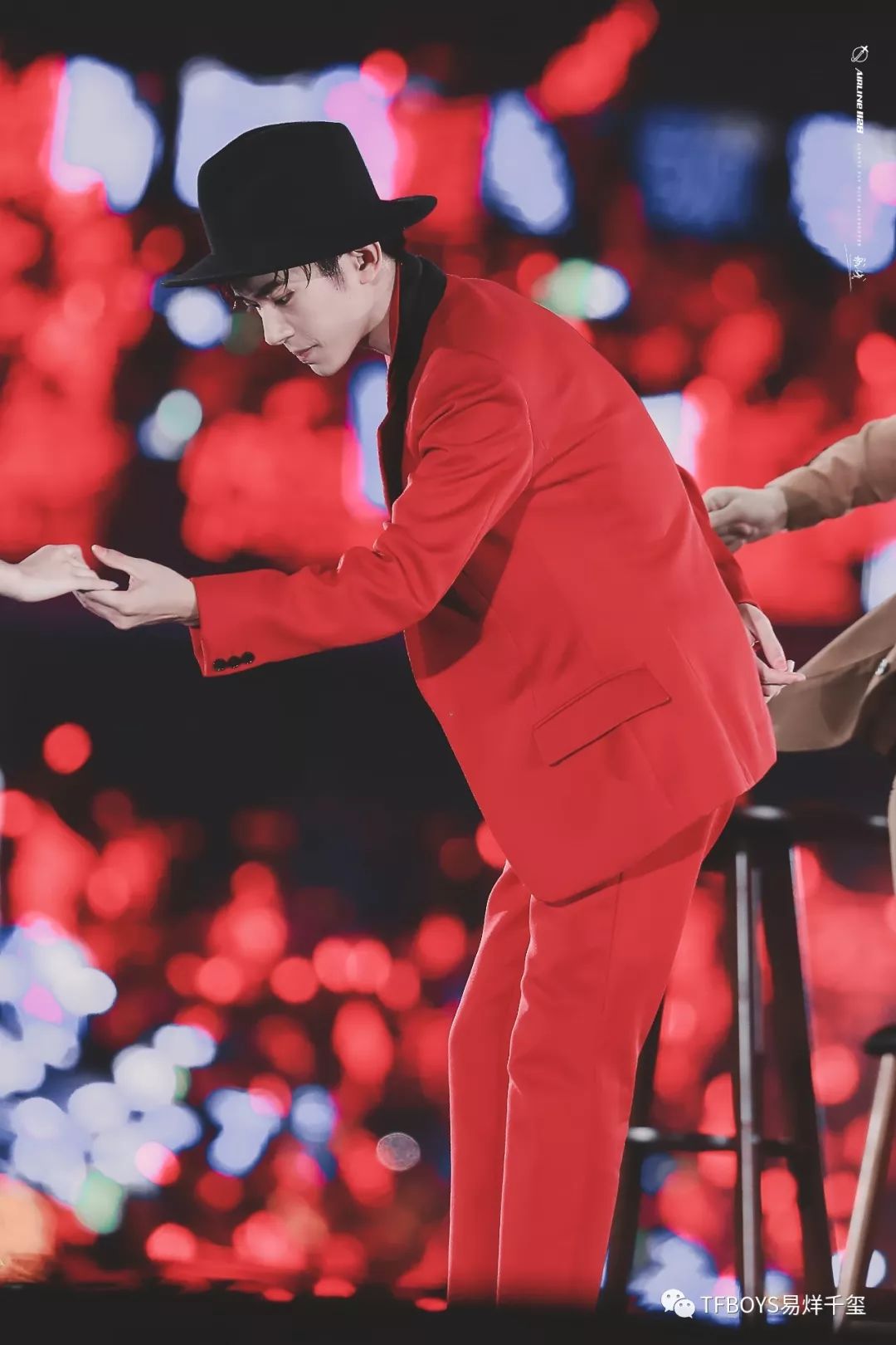 易燃装置2.0队员私藏视频分享!易烊千玺舞蹈solo更原始的彩排版!