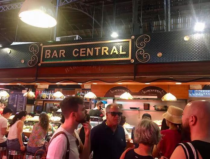 维吾尔族留学女孩的发现:西班牙简直就是地球