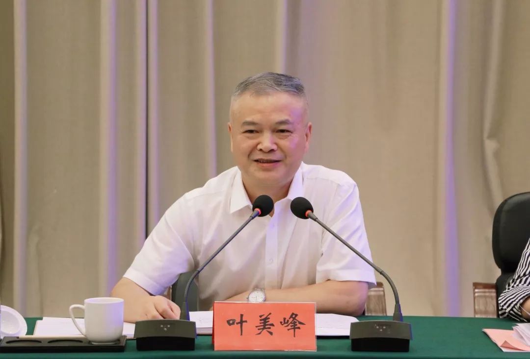 在当天下午召开的座谈会上,叶美峰介绍了常山县情概况,发展战略和经济