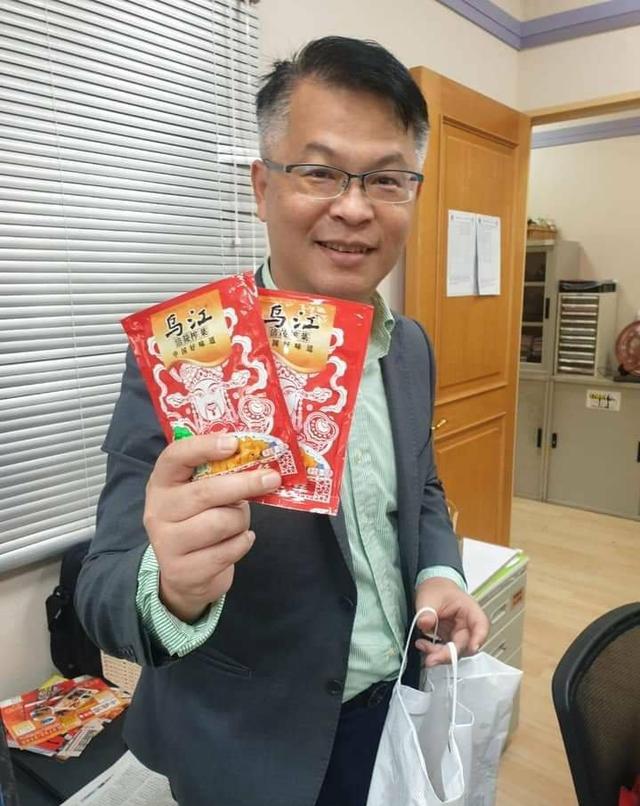 台湾榨菜哥说大陆吃不起榨菜,结果有人真给寄