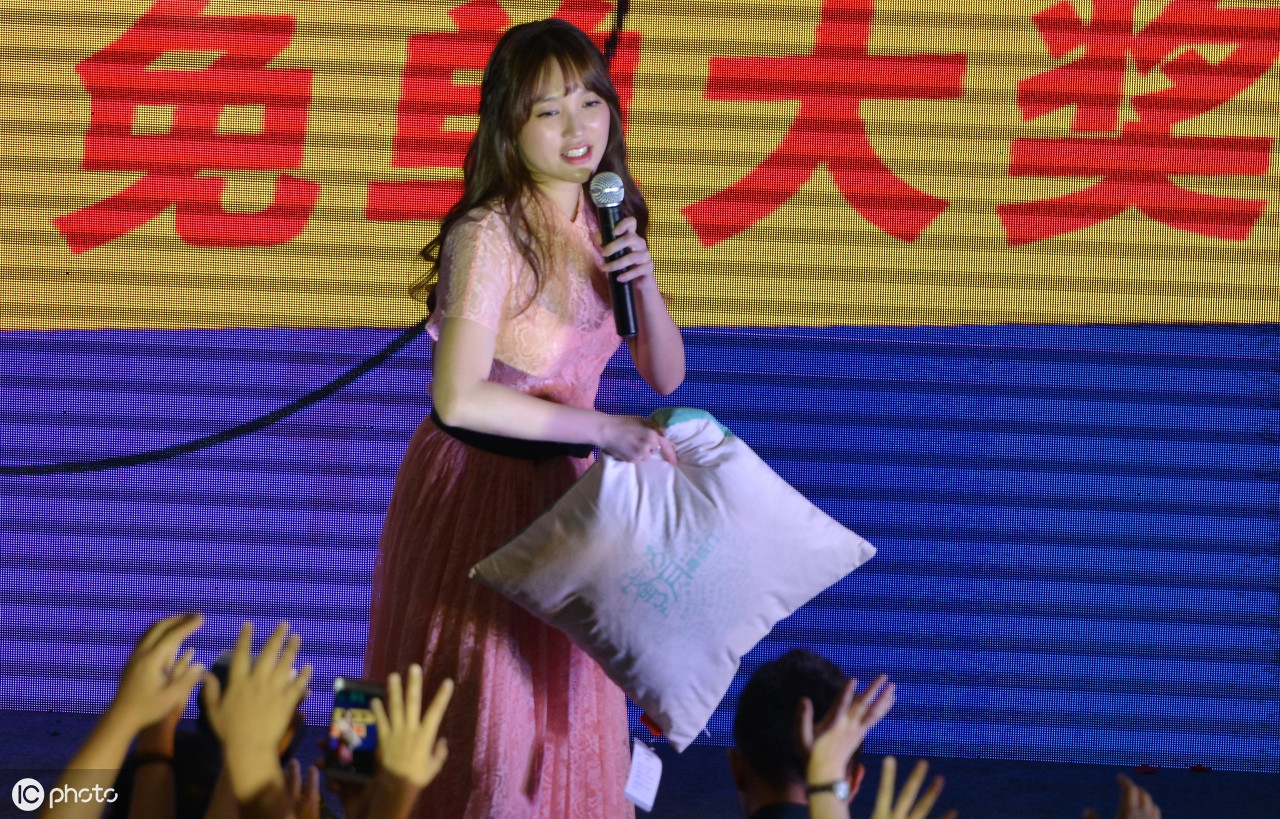 "18岁女神"金莎美照