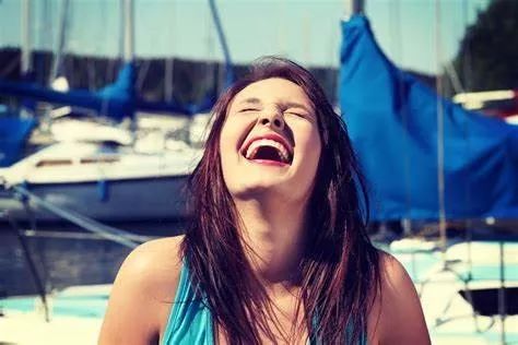 老外对你说“feel funny可千万不要理解为:觉得有趣” yg电子官网