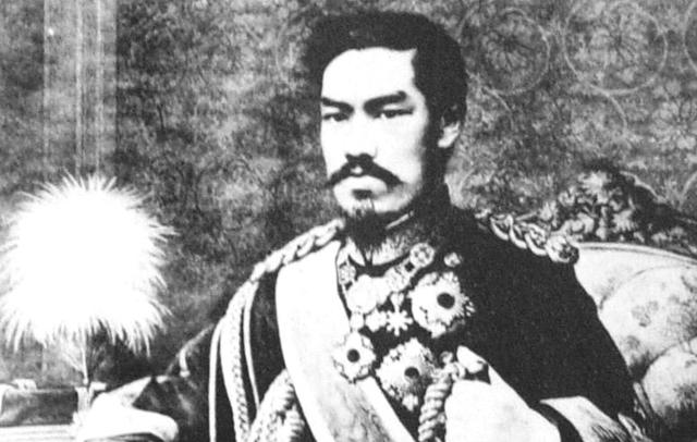 你知道吗？历史课本上明治天皇的肖像照，其实是画出来的_手机搜狐网
