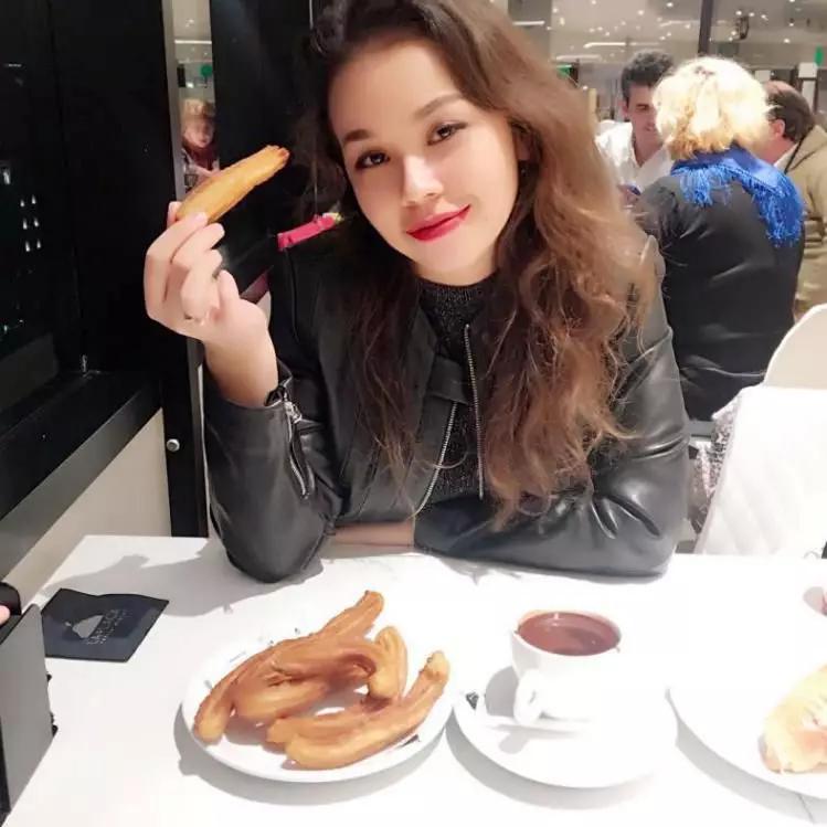 维吾尔族留学女孩的发现:西班牙简直就是地球