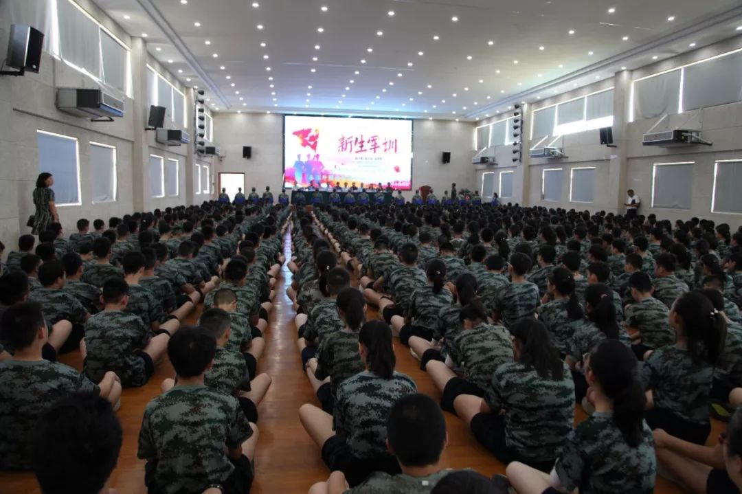 特警突击队世界冠军当教练南京这届新初一军训厉害了