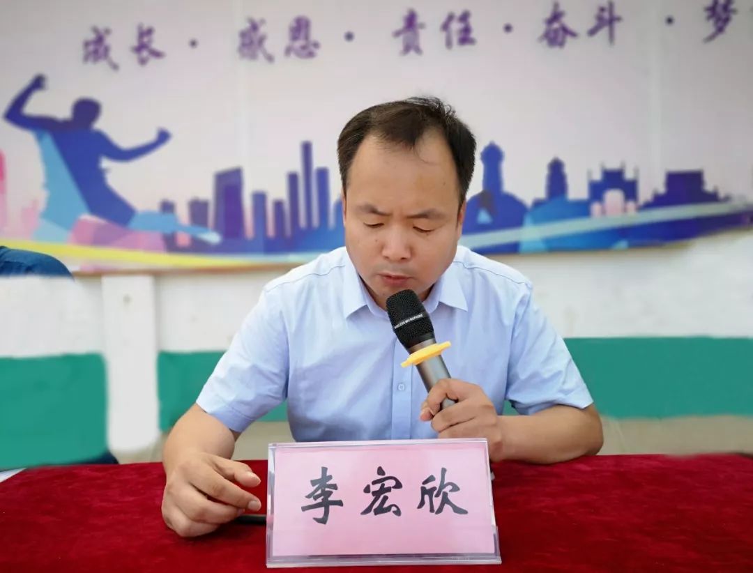 荥阳二高校长李宏欣,副校长吴华阳,张三山,高一年级主任杨超峰,赵红伟