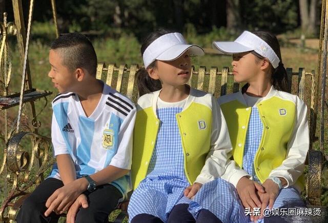 知名主持人周群三个孩子?携孩子们草原游玩,始终不见她老公现身