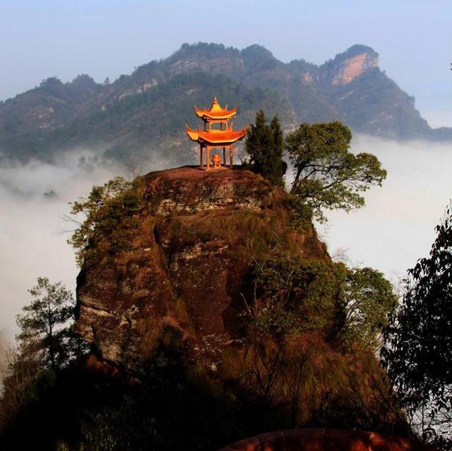 齐云山,天下无双胜景,终年云雾缭绕山间