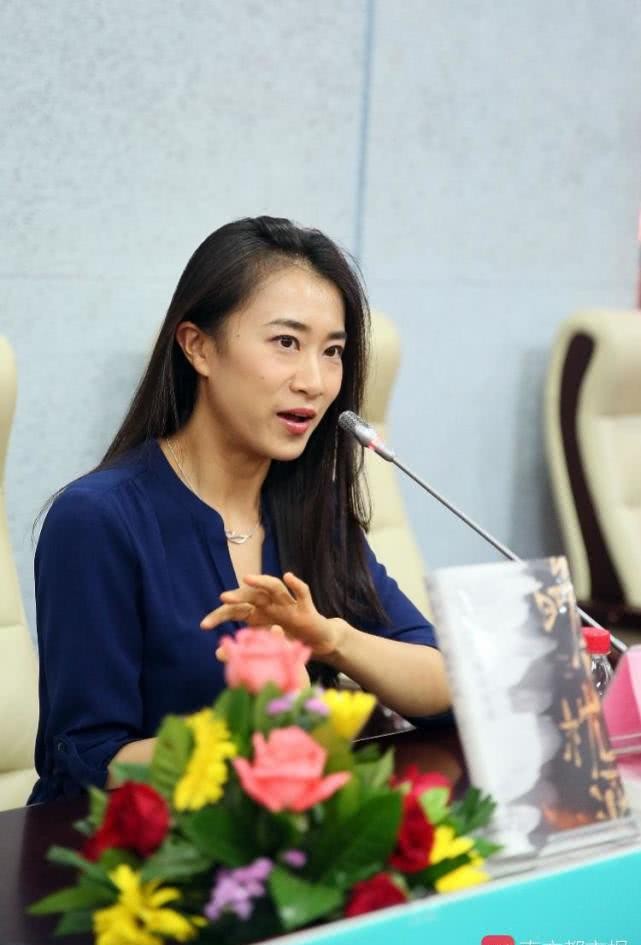七堇年携新书来广州签售,自称“被写作耽误的运动员”