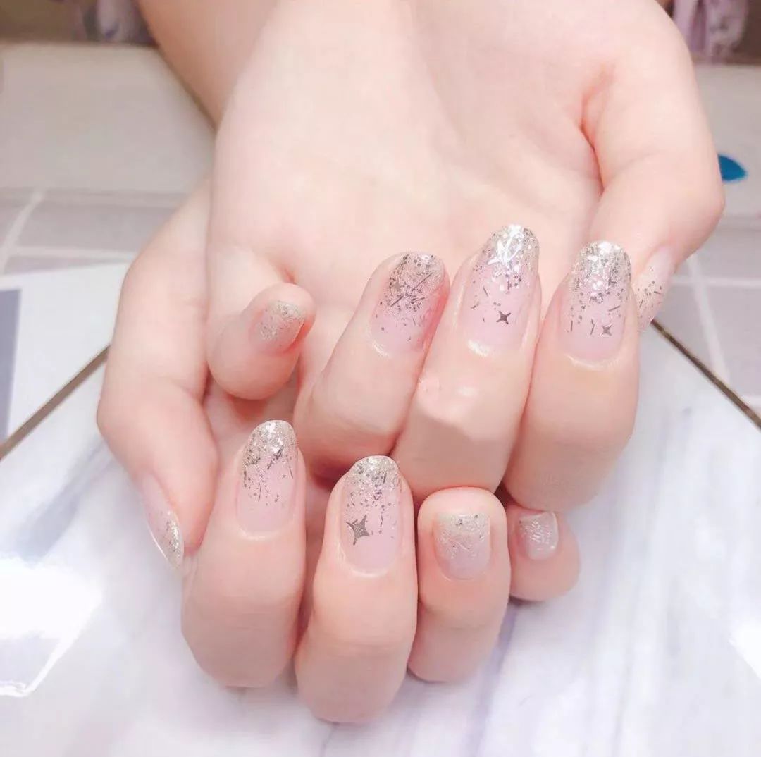 复古银箔美甲低调又时尚