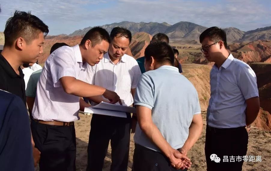 秦伟强调,实施"旅游富民"工程,构建旅游支撑体系,对于区域经济高质量