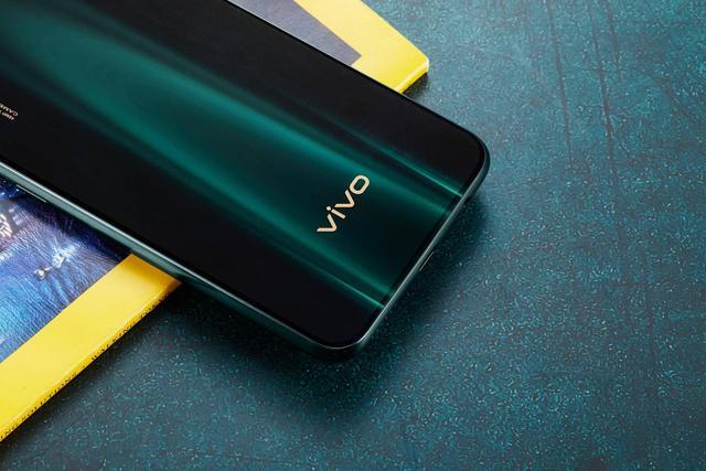 备受好评的vivo z5手机揭秘,媒体评价称同价位睥睨四方