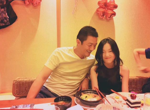 都是王菲女儿,李嫣时尚感变好,窦靖童纹身越纹越多 10bet官网注册