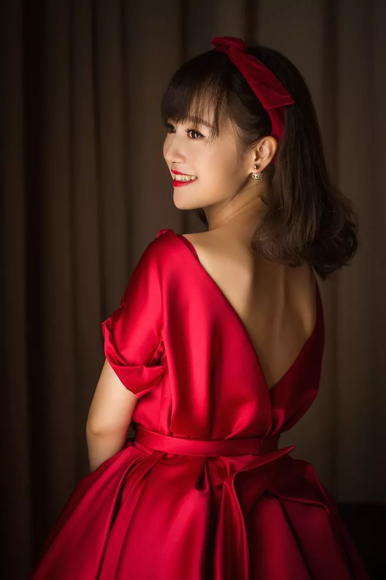 2019最优雅气质的新娘敬酒造型出炉，美炸了！