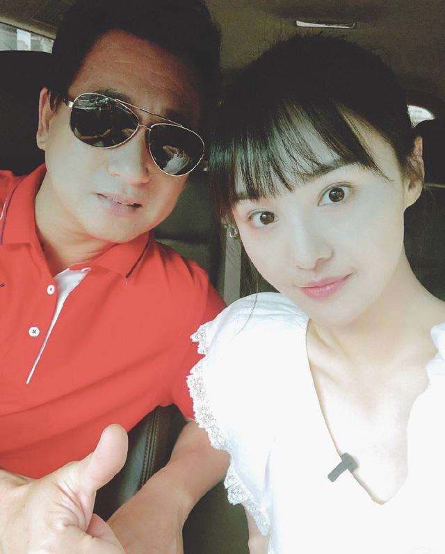 郑爽颜值回来了,露脐装,齐刘海,张恒:带她领遍每