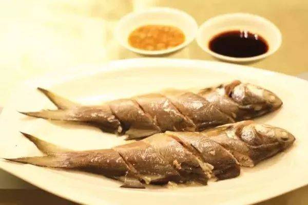 潮菜鱼类菜肴中唯一一道冷菜的鱼饭,往往也成高档潮州菜馆席上佳肴