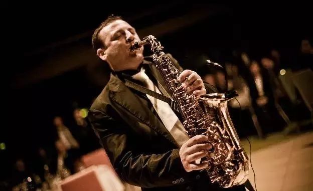 萨克斯八大经典名曲,穿透心灵的妙音!