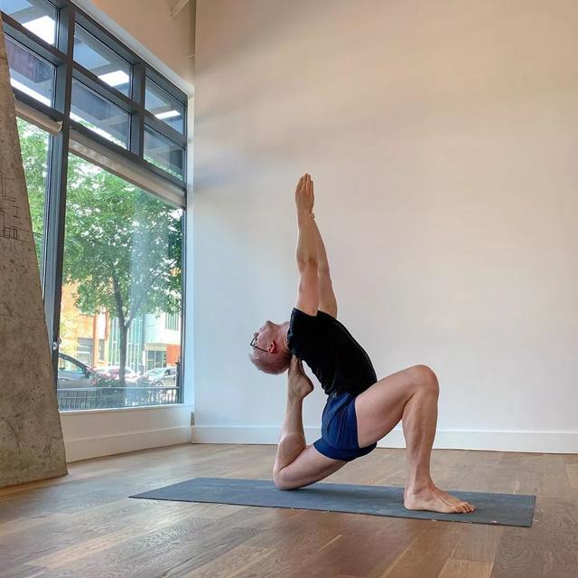 双手合十图片头像男 ab412a42b35c4f11b328845ce5779bb5.jpeg