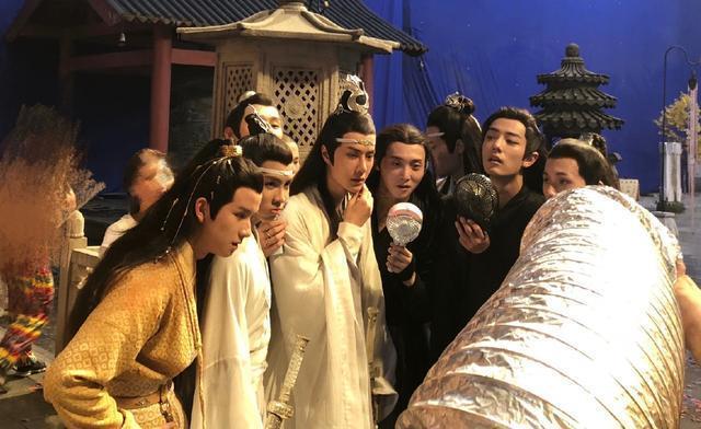 肖战沙雕表情包_校园搞笑版陈情令_肖战仇女猥琐