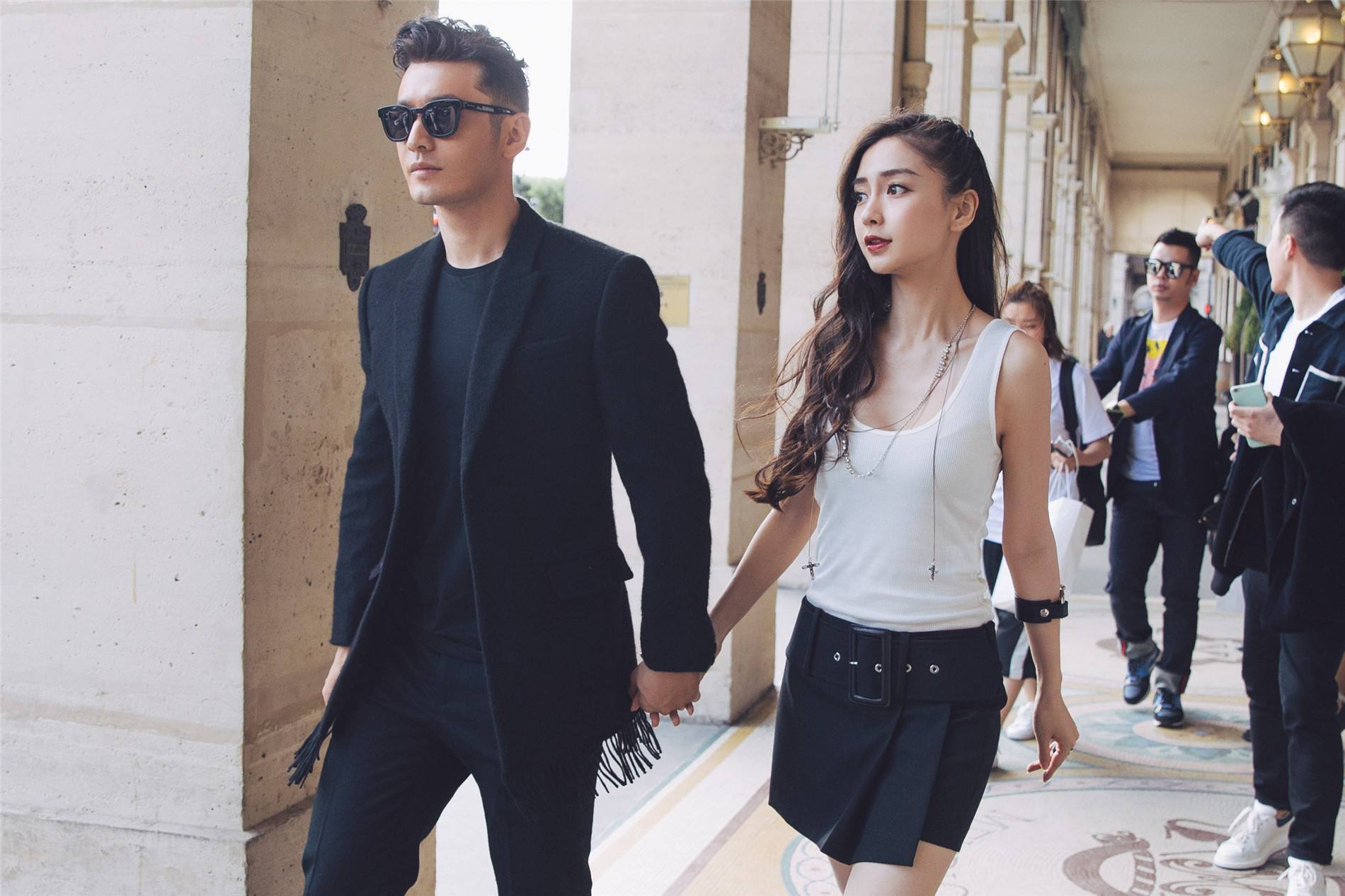 黄晓明力挺官媒被吐槽,四字回应争议大,被指责有综艺洗白嫌疑
