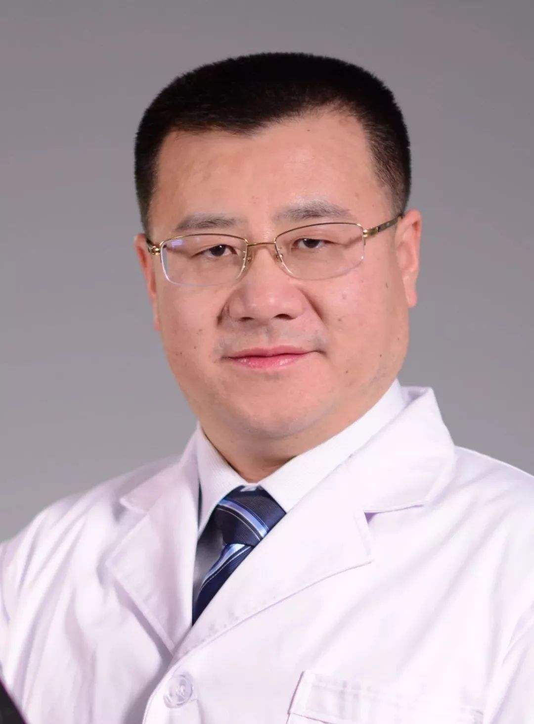 侯红军中共党员 副主任医师院务委员 影像科主任兼介入,血管外科负责