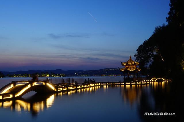 杭州(国际花园城市 全国首个国家级湿地)昆明是全国十大旅游热点城市