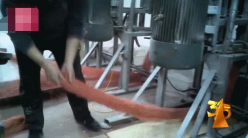                     5毛钱买7岁女孩性早熟：多少孩子正在被毒害