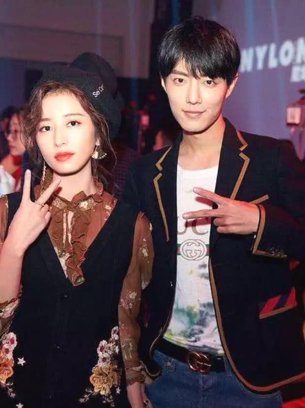 唯一一个被肖战搂着合影的女星,陪伴他北漂3年,粉丝直呼酸了!