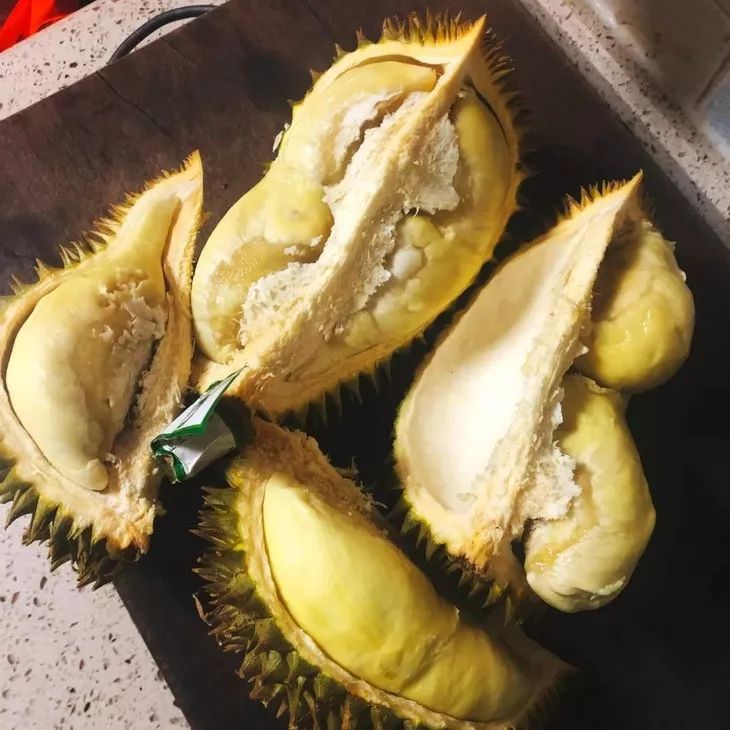 泰国金枕榴莲新鲜上市了!软糯香甜,口感细腻,一口便让