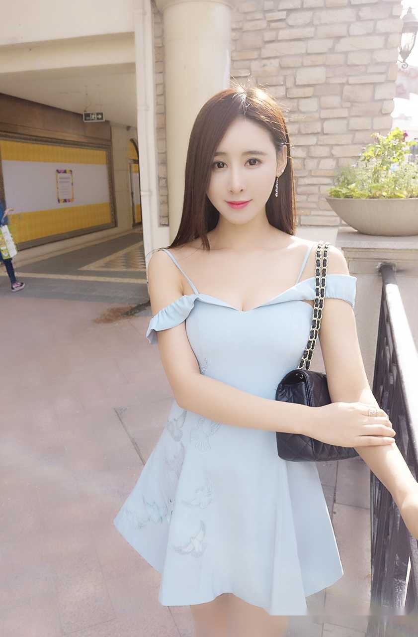 这皮肤够白吗?美女够靓吗