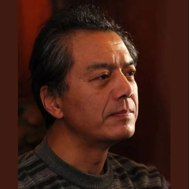 著名播音员薛飞朗诵《白杨礼赞》,精彩!