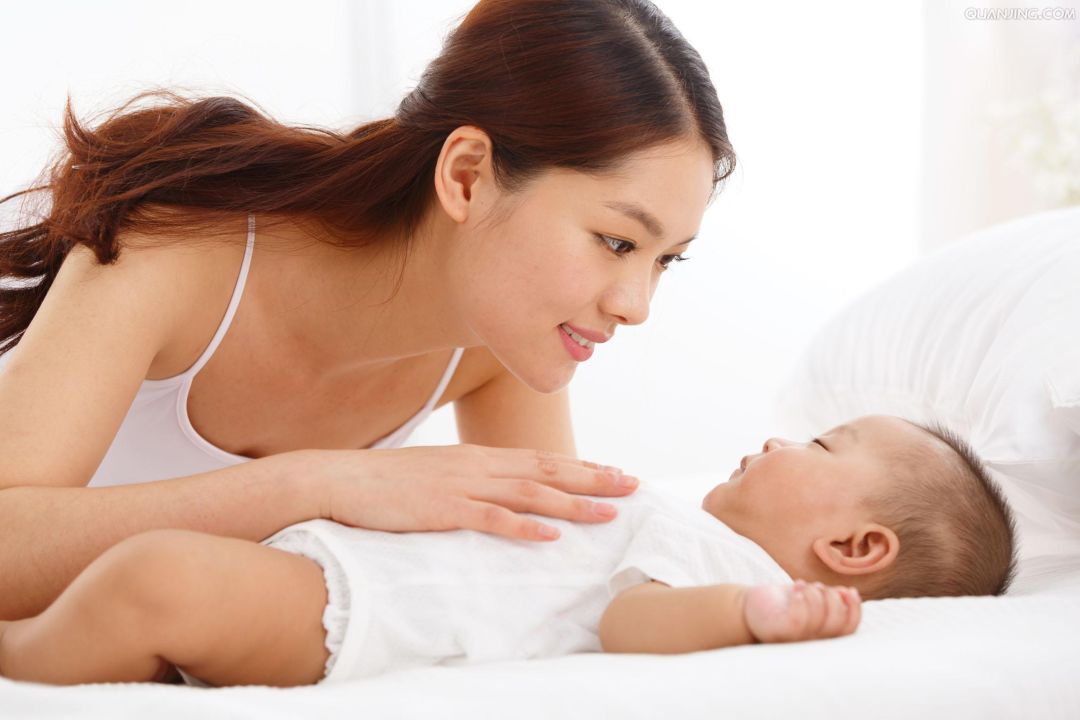                     奶爸如何2分钟拍睡宝宝？看完笑翻了一堆当妈的！