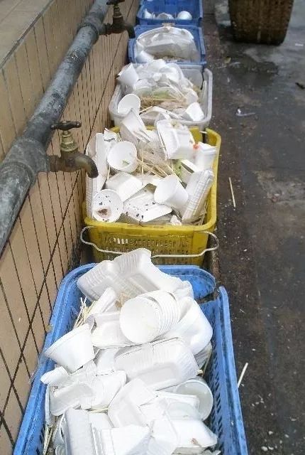 2分钟可堆满广州大学城垃圾桶的是什么猜不到吧饮茶论道