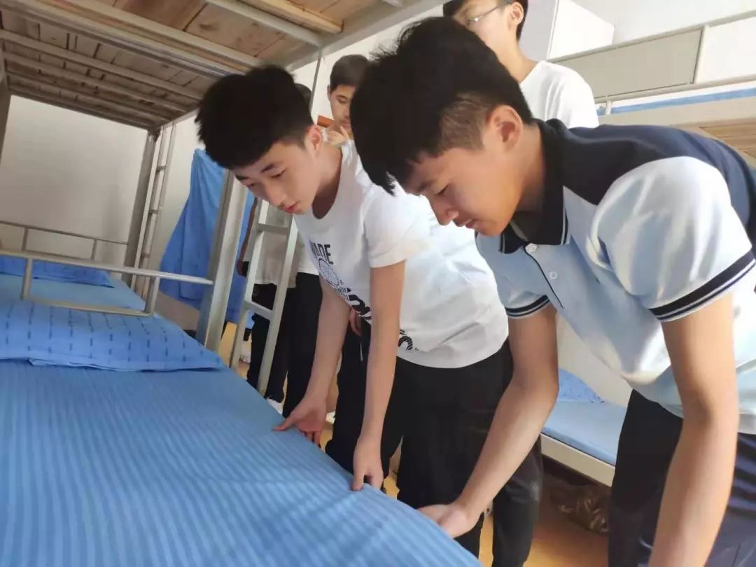 尊严教育青岛商务学校军事夏令营内务整理篇