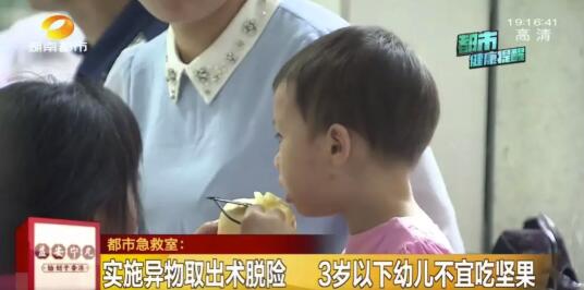                     你还在这么干吗？母亲将咬碎食物放到11个月孩子嘴里！孩子差点没了命！