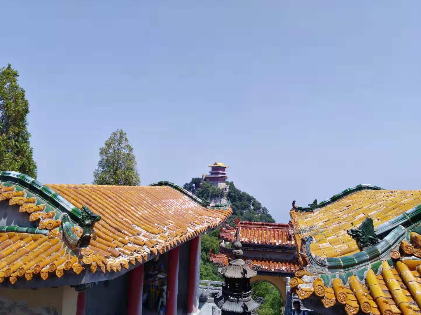 终南山寺庙众多,南五台更是集中之地,有的仅剩残垣断壁