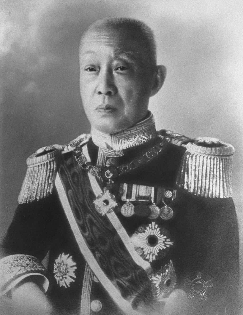 九一八事变后，日本的元老曾试图阻止关东军进一步侵略中国