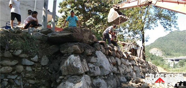 西峡县寨根乡桑树村:加固堤坝保安全