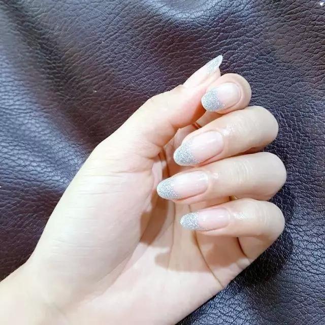 怎么能让指甲变窄 55861d28303f451b81c9a8a0bfcb263a.jpeg