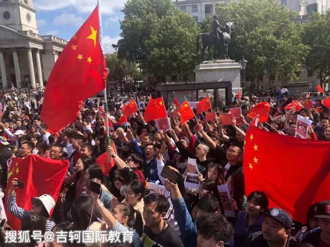 世界各地的留学生,齐唱国歌!