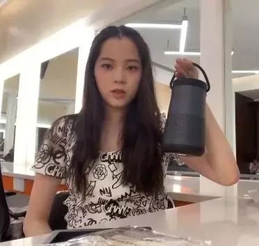 欧阳娜娜vlog好物分享 6d8ceaaedee04a6d98d430806227a031.jpeg