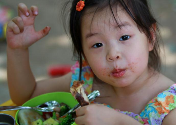                     这3种食物，别给发烧的孩子吃了，以免影响孩子退烧
