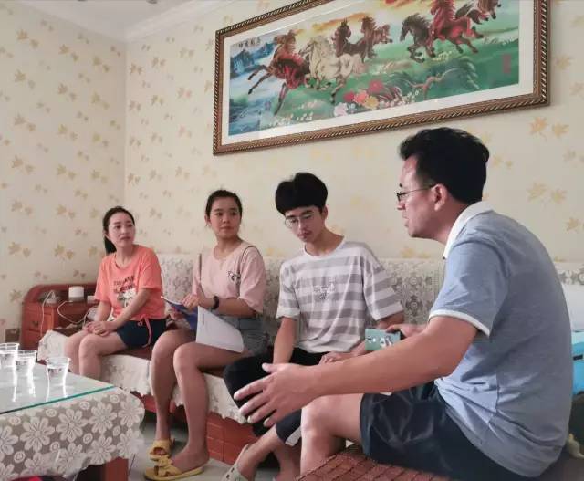 左二为熊盼筠,右一为叶建青