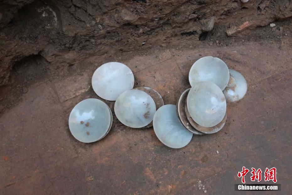 吉尔吉斯斯坦千年古墓发现诸多中国元素