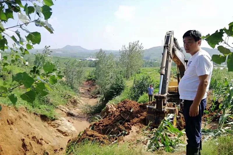 县委常委常务副县长郭家荣到柳山镇检查指导灾后重建工作