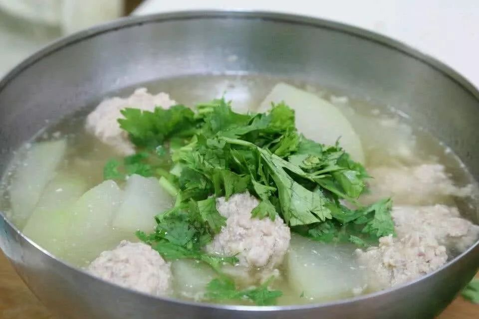 怎样做猪肉丸子汤最好吃 ae926342db3645c1be5fcf89d7f280df.jpeg