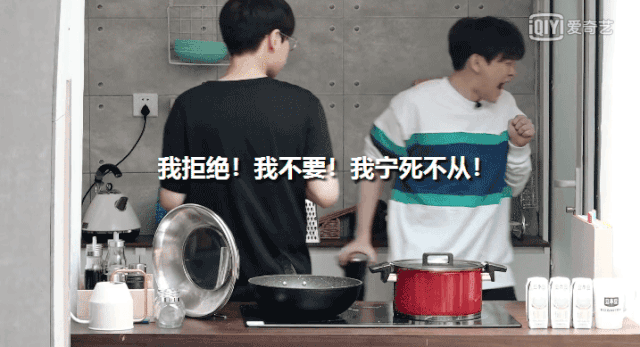 谢襄(白鹿 饰)去喝豆汁儿顾燕帧(许凯 饰)为了追媳妇《烈火军校》里面