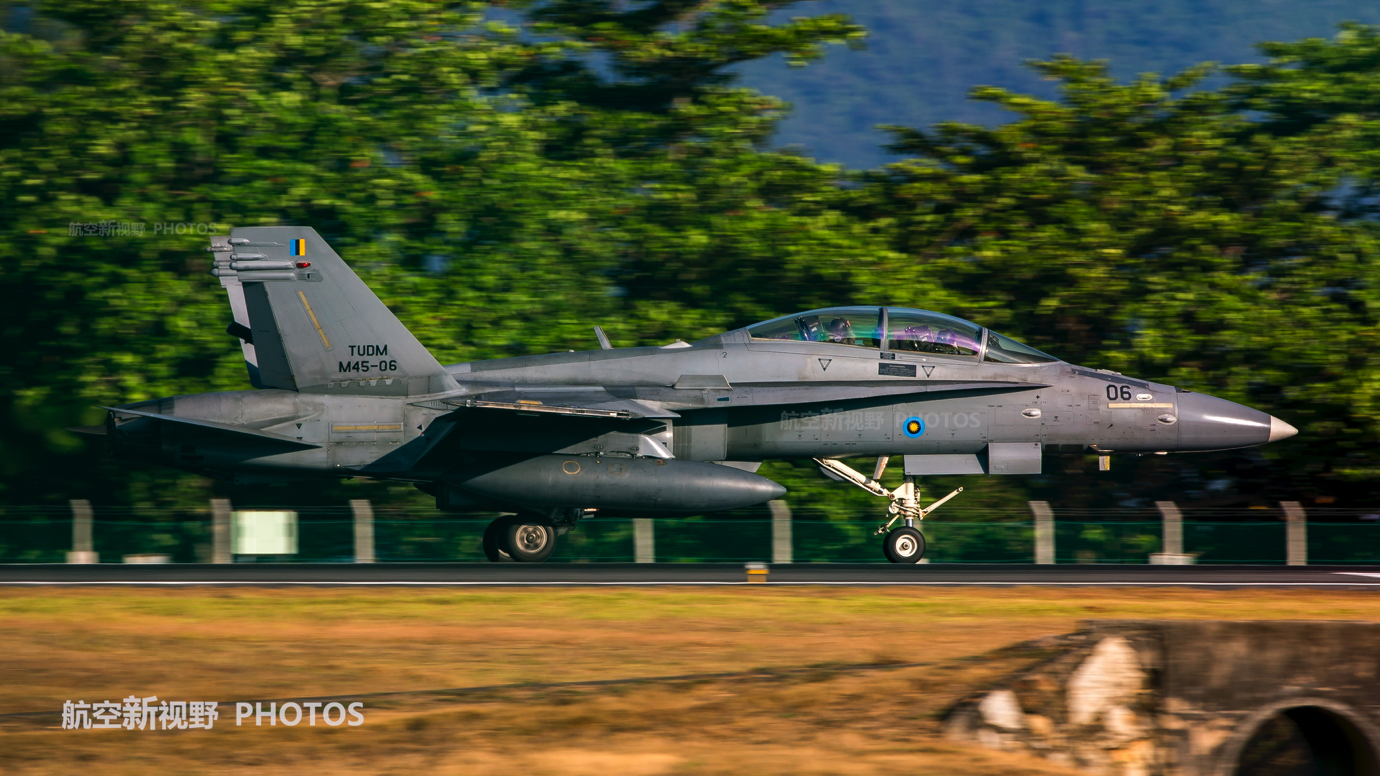 fa18d大黄蜂战斗机马来西亚皇家空军王牌主力飞机老态龙钟